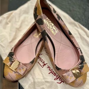 Like new! Salvatore Ferragamo ballerina flats size 7